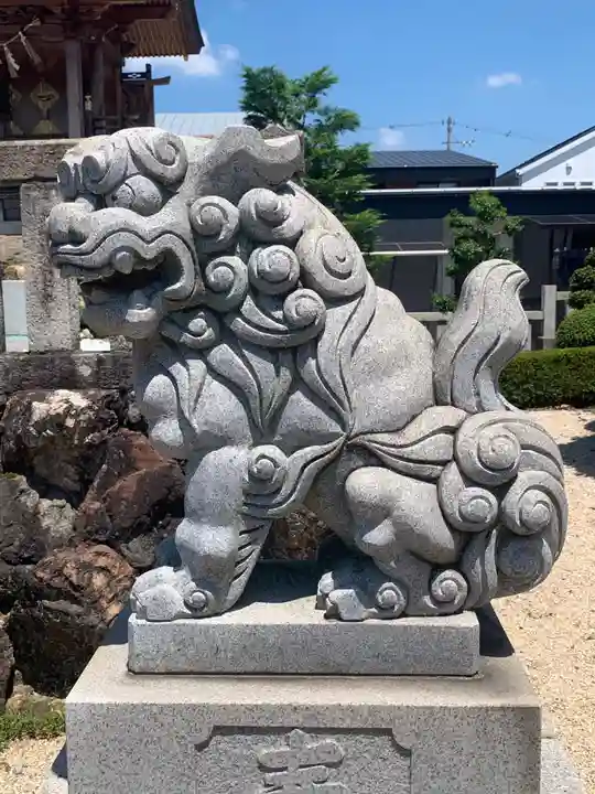 鶉御霊神社の狛犬