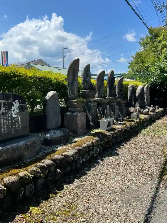 明静寺の{uncategorized: "未分類", other: "その他", undefined: "問題あり", building: "その他建物", grave: "お墓", sacred_gate: "鳥居", guardian: "狛犬", statue: "像", buddha: "仏像", history: "歴史", nature: "自然", garden: "庭園", animal: "動物", pagoda: "塔", temizu: "手水舎", mountain_gate: "山門・神門", sanctuary: "本殿・本堂", subordinate: "末社・摂社", art: "芸術", scenery: "景色", jizo: "地蔵", ema: "絵馬", goshuin: "御朱印", omikuji: "おみくじ", items: "授与品その他", amulet: "お守り", goshuincho: "御朱印帳", eats: "食事", festival: "お祭り", votive_dance: "神楽", shichigosan: "七五三参", wedding: "結婚式", experience: "体験その他", initially: "初詣", around: "周辺", anti_infection: "感染症対策"}