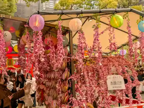 露天神社（お初天神）の{uncategorized: "未分類", other: "その他", undefined: "問題あり", building: "その他建物", grave: "お墓", sacred_gate: "鳥居", guardian: "狛犬", statue: "像", buddha: "仏像", history: "歴史", nature: "自然", garden: "庭園", animal: "動物", pagoda: "塔", temizu: "手水舎", mountain_gate: "山門・神門", sanctuary: "本殿・本堂", subordinate: "末社・摂社", art: "芸術", scenery: "景色", jizo: "地蔵", ema: "絵馬", goshuin: "御朱印", omikuji: "おみくじ", items: "授与品その他", amulet: "お守り", goshuincho: "御朱印帳", eats: "食事", festival: "お祭り", votive_dance: "神楽", shichigosan: "七五三参", wedding: "結婚式", experience: "体験その他", initially: "初詣", around: "周辺", anti_infection: "感染症対策"}