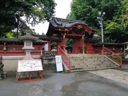 秩父神社の山門・神門