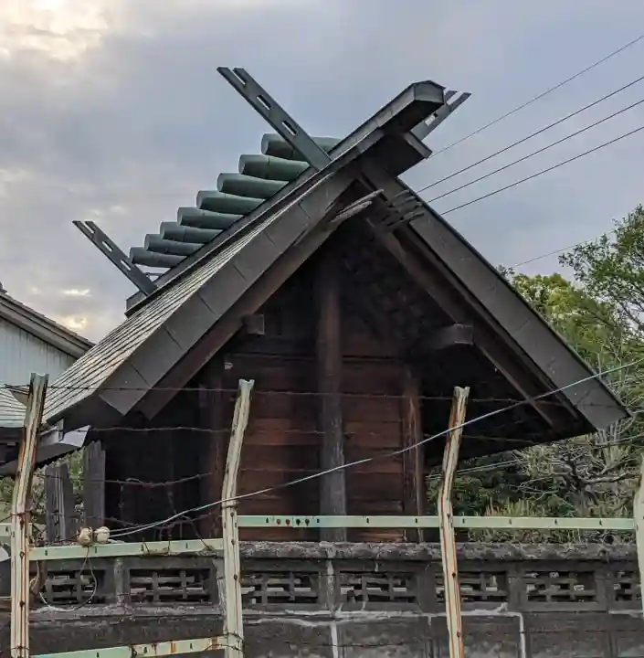 龍神社の{uncategorized: "未分類", other: "その他", undefined: "問題あり", building: "その他建物", grave: "お墓", sacred_gate: "鳥居", guardian: "狛犬", statue: "像", buddha: "仏像", history: "歴史", nature: "自然", garden: "庭園", animal: "動物", pagoda: "塔", temizu: "手水舎", mountain_gate: "山門・神門", sanctuary: "本殿・本堂", subordinate: "末社・摂社", art: "芸術", scenery: "景色", jizo: "地蔵", ema: "絵馬", goshuin: "御朱印", omikuji: "おみくじ", items: "授与品その他", amulet: "お守り", goshuincho: "御朱印帳", eats: "食事", festival: "お祭り", votive_dance: "神楽", shichigosan: "七五三参", wedding: "結婚式", experience: "体験その他", initially: "初詣", around: "周辺", anti_infection: "感染症対策"}