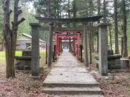 岡谷稲荷神社の鳥居