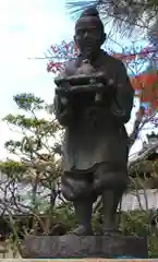 離宮八幡宮の像