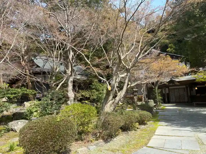 覚園寺の{uncategorized: "未分類", other: "その他", undefined: "問題あり", building: "その他建物", grave: "お墓", sacred_gate: "鳥居", guardian: "狛犬", statue: "像", buddha: "仏像", history: "歴史", nature: "自然", garden: "庭園", animal: "動物", pagoda: "塔", temizu: "手水舎", mountain_gate: "山門・神門", sanctuary: "本殿・本堂", subordinate: "末社・摂社", art: "芸術", scenery: "景色", jizo: "地蔵", ema: "絵馬", goshuin: "御朱印", omikuji: "おみくじ", items: "授与品その他", amulet: "お守り", goshuincho: "御朱印帳", eats: "食事", festival: "お祭り", votive_dance: "神楽", shichigosan: "七五三参", wedding: "結婚式", experience: "体験その他", initially: "初詣", around: "周辺", anti_infection: "感染症対策"}