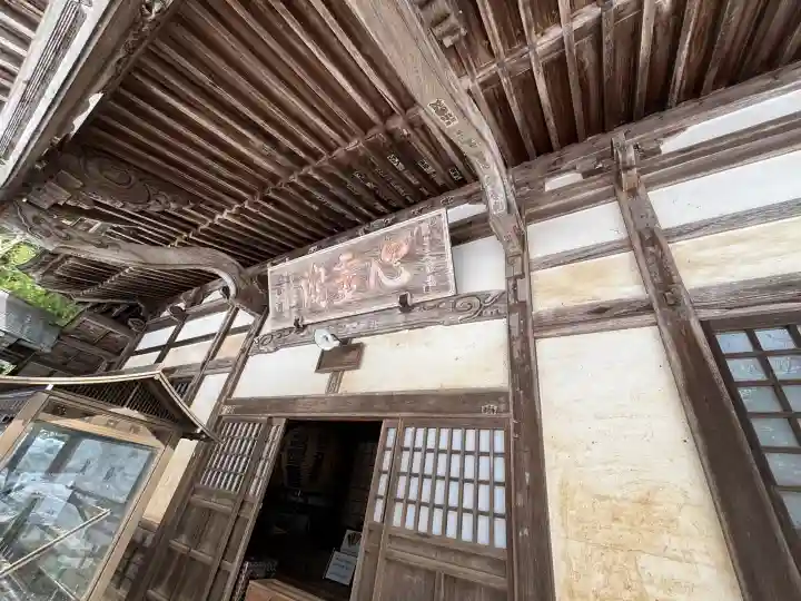 松尾寺の{uncategorized: "未分類", other: "その他", undefined: "問題あり", building: "その他建物", grave: "お墓", sacred_gate: "鳥居", guardian: "狛犬", statue: "像", buddha: "仏像", history: "歴史", nature: "自然", garden: "庭園", animal: "動物", pagoda: "塔", temizu: "手水舎", mountain_gate: "山門・神門", sanctuary: "本殿・本堂", subordinate: "末社・摂社", art: "芸術", scenery: "景色", jizo: "地蔵", ema: "絵馬", goshuin: "御朱印", omikuji: "おみくじ", items: "授与品その他", amulet: "お守り", goshuincho: "御朱印帳", eats: "食事", festival: "お祭り", votive_dance: "神楽", shichigosan: "七五三参", wedding: "結婚式", experience: "体験その他", initially: "初詣", around: "周辺", anti_infection: "感染症対策"}