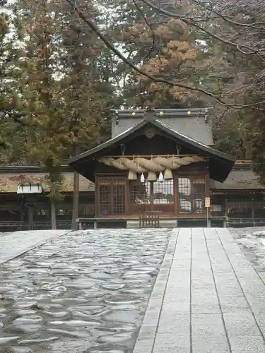 諏訪大社下社春宮の{uncategorized: "未分類", other: "その他", undefined: "問題あり", building: "その他建物", grave: "お墓", sacred_gate: "鳥居", guardian: "狛犬", statue: "像", buddha: "仏像", history: "歴史", nature: "自然", garden: "庭園", animal: "動物", pagoda: "塔", temizu: "手水舎", mountain_gate: "山門・神門", sanctuary: "本殿・本堂", subordinate: "末社・摂社", art: "芸術", scenery: "景色", jizo: "地蔵", ema: "絵馬", goshuin: "御朱印", omikuji: "おみくじ", items: "授与品その他", amulet: "お守り", goshuincho: "御朱印帳", eats: "食事", festival: "お祭り", votive_dance: "神楽", shichigosan: "七五三参", wedding: "結婚式", experience: "体験その他", initially: "初詣", around: "周辺", anti_infection: "感染症対策"}