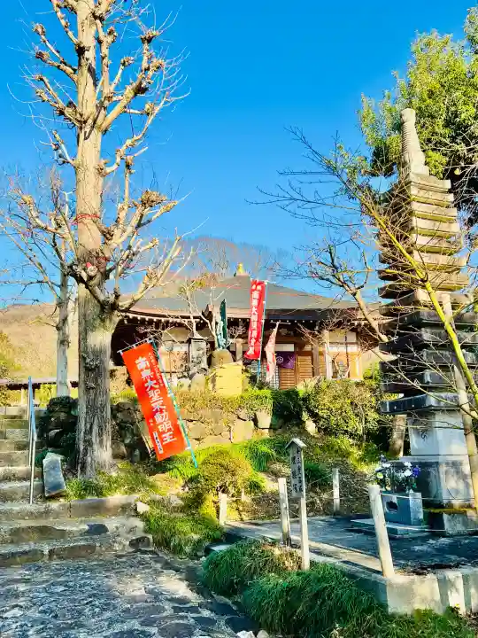 一乗院(開運出世筑波不動尊) の{uncategorized: "未分類", other: "その他", undefined: "問題あり", building: "その他建物", grave: "お墓", sacred_gate: "鳥居", guardian: "狛犬", statue: "像", buddha: "仏像", history: "歴史", nature: "自然", garden: "庭園", animal: "動物", pagoda: "塔", temizu: "手水舎", mountain_gate: "山門・神門", sanctuary: "本殿・本堂", subordinate: "末社・摂社", art: "芸術", scenery: "景色", jizo: "地蔵", ema: "絵馬", goshuin: "御朱印", omikuji: "おみくじ", items: "授与品その他", amulet: "お守り", goshuincho: "御朱印帳", eats: "食事", festival: "お祭り", votive_dance: "神楽", shichigosan: "七五三参", wedding: "結婚式", experience: "体験その他", initially: "初詣", around: "周辺", anti_infection: "感染症対策"}