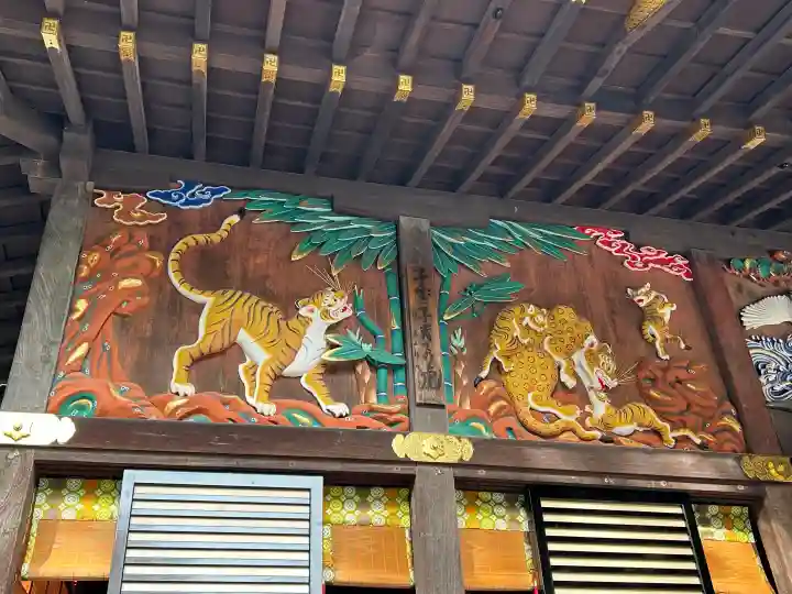 秩父神社の{uncategorized: "未分類", other: "その他", undefined: "問題あり", building: "その他建物", grave: "お墓", sacred_gate: "鳥居", guardian: "狛犬", statue: "像", buddha: "仏像", history: "歴史", nature: "自然", garden: "庭園", animal: "動物", pagoda: "塔", temizu: "手水舎", mountain_gate: "山門・神門", sanctuary: "本殿・本堂", subordinate: "末社・摂社", art: "芸術", scenery: "景色", jizo: "地蔵", ema: "絵馬", goshuin: "御朱印", omikuji: "おみくじ", items: "授与品その他", amulet: "お守り", goshuincho: "御朱印帳", eats: "食事", festival: "お祭り", votive_dance: "神楽", shichigosan: "七五三参", wedding: "結婚式", experience: "体験その他", initially: "初詣", around: "周辺", anti_infection: "感染症対策"}