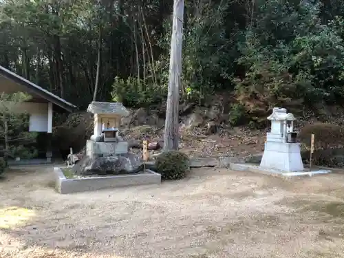 百射山神社の末社