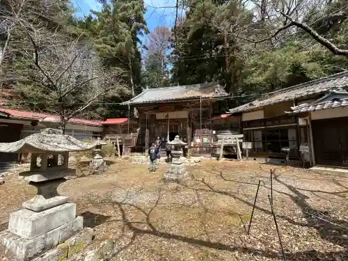 修那羅山安宮神社の{uncategorized: "未分類", other: "その他", undefined: "問題あり", building: "その他建物", grave: "お墓", sacred_gate: "鳥居", guardian: "狛犬", statue: "像", buddha: "仏像", history: "歴史", nature: "自然", garden: "庭園", animal: "動物", pagoda: "塔", temizu: "手水舎", mountain_gate: "山門・神門", sanctuary: "本殿・本堂", subordinate: "末社・摂社", art: "芸術", scenery: "景色", jizo: "地蔵", ema: "絵馬", goshuin: "御朱印", omikuji: "おみくじ", items: "授与品その他", amulet: "お守り", goshuincho: "御朱印帳", eats: "食事", festival: "お祭り", votive_dance: "神楽", shichigosan: "七五三参", wedding: "結婚式", experience: "体験その他", initially: "初詣", around: "周辺", anti_infection: "感染症対策"}