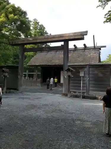 伊勢神宮外宮（豊受大神宮）の{uncategorized: "未分類", other: "その他", undefined: "問題あり", building: "その他建物", grave: "お墓", sacred_gate: "鳥居", guardian: "狛犬", statue: "像", buddha: "仏像", history: "歴史", nature: "自然", garden: "庭園", animal: "動物", pagoda: "塔", temizu: "手水舎", mountain_gate: "山門・神門", sanctuary: "本殿・本堂", subordinate: "末社・摂社", art: "芸術", scenery: "景色", jizo: "地蔵", ema: "絵馬", goshuin: "御朱印", omikuji: "おみくじ", items: "授与品その他", amulet: "お守り", goshuincho: "御朱印帳", eats: "食事", festival: "お祭り", votive_dance: "神楽", shichigosan: "七五三参", wedding: "結婚式", experience: "体験その他", initially: "初詣", around: "周辺", anti_infection: "感染症対策"}