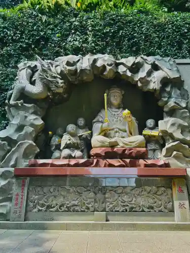 江島神社の像