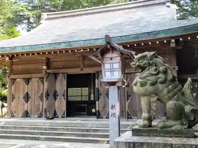 高岡市護国神社の狛犬