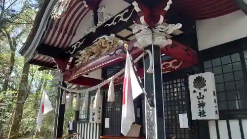 新屋山神社(山梨県)