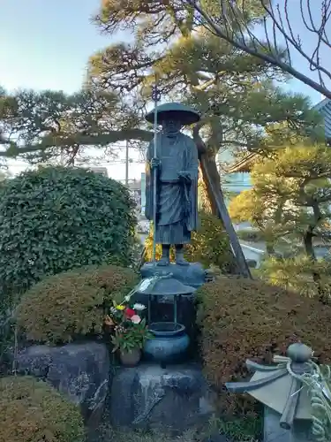 龍華寺の像