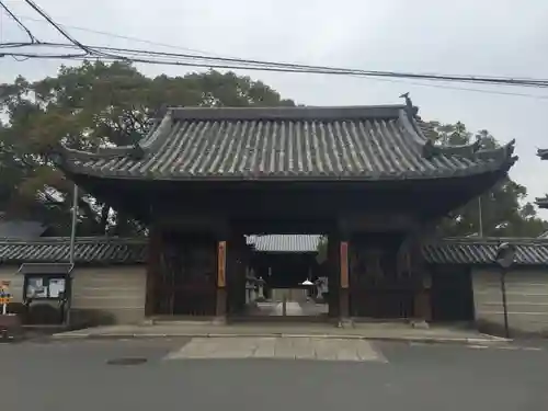 斑鳩寺の山門