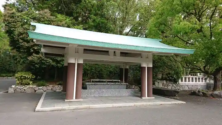 福岡縣護國神社の手水舎