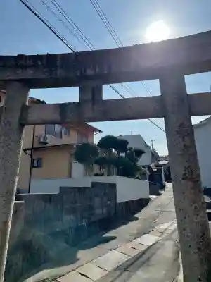 幣多賀八幡宮（吉和八幡神社）の{uncategorized: "未分類", other: "その他", undefined: "問題あり", building: "その他建物", grave: "お墓", sacred_gate: "鳥居", guardian: "狛犬", statue: "像", buddha: "仏像", history: "歴史", nature: "自然", garden: "庭園", animal: "動物", pagoda: "塔", temizu: "手水舎", mountain_gate: "山門・神門", sanctuary: "本殿・本堂", subordinate: "末社・摂社", art: "芸術", scenery: "景色", jizo: "地蔵", ema: "絵馬", goshuin: "御朱印", omikuji: "おみくじ", items: "授与品その他", amulet: "お守り", goshuincho: "御朱印帳", eats: "食事", festival: "お祭り", votive_dance: "神楽", shichigosan: "七五三参", wedding: "結婚式", experience: "体験その他", initially: "初詣", around: "周辺", anti_infection: "感染症対策"}