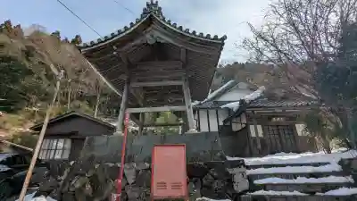 香照寺の{uncategorized: "未分類", other: "その他", undefined: "問題あり", building: "その他建物", grave: "お墓", sacred_gate: "鳥居", guardian: "狛犬", statue: "像", buddha: "仏像", history: "歴史", nature: "自然", garden: "庭園", animal: "動物", pagoda: "塔", temizu: "手水舎", mountain_gate: "山門・神門", sanctuary: "本殿・本堂", subordinate: "末社・摂社", art: "芸術", scenery: "景色", jizo: "地蔵", ema: "絵馬", goshuin: "御朱印", omikuji: "おみくじ", items: "授与品その他", amulet: "お守り", goshuincho: "御朱印帳", eats: "食事", festival: "お祭り", votive_dance: "神楽", shichigosan: "七五三参", wedding: "結婚式", experience: "体験その他", initially: "初詣", around: "周辺", anti_infection: "感染症対策"}