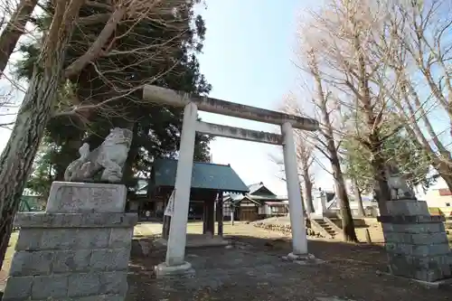 諏訪護国神社の鳥居