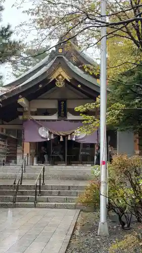 彌彦神社　(伊夜日子神社)の{uncategorized: "未分類", other: "その他", undefined: "問題あり", building: "その他建物", grave: "お墓", sacred_gate: "鳥居", guardian: "狛犬", statue: "像", buddha: "仏像", history: "歴史", nature: "自然", garden: "庭園", animal: "動物", pagoda: "塔", temizu: "手水舎", mountain_gate: "山門・神門", sanctuary: "本殿・本堂", subordinate: "末社・摂社", art: "芸術", scenery: "景色", jizo: "地蔵", ema: "絵馬", goshuin: "御朱印", omikuji: "おみくじ", items: "授与品その他", amulet: "お守り", goshuincho: "御朱印帳", eats: "食事", festival: "お祭り", votive_dance: "神楽", shichigosan: "七五三参", wedding: "結婚式", experience: "体験その他", initially: "初詣", around: "周辺", anti_infection: "感染症対策"}