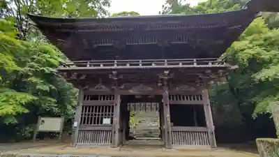 椎尾山薬王院の山門・神門