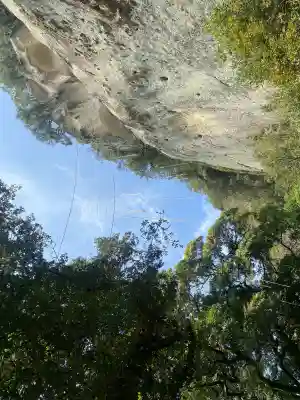 花窟神社の{uncategorized: "未分類", other: "その他", undefined: "問題あり", building: "その他建物", grave: "お墓", sacred_gate: "鳥居", guardian: "狛犬", statue: "像", buddha: "仏像", history: "歴史", nature: "自然", garden: "庭園", animal: "動物", pagoda: "塔", temizu: "手水舎", mountain_gate: "山門・神門", sanctuary: "本殿・本堂", subordinate: "末社・摂社", art: "芸術", scenery: "景色", jizo: "地蔵", ema: "絵馬", goshuin: "御朱印", omikuji: "おみくじ", items: "授与品その他", amulet: "お守り", goshuincho: "御朱印帳", eats: "食事", festival: "お祭り", votive_dance: "神楽", shichigosan: "七五三参", wedding: "結婚式", experience: "体験その他", initially: "初詣", around: "周辺", anti_infection: "感染症対策"}