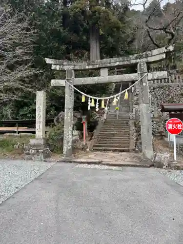 高座神社の{uncategorized: "未分類", other: "その他", undefined: "問題あり", building: "その他建物", grave: "お墓", sacred_gate: "鳥居", guardian: "狛犬", statue: "像", buddha: "仏像", history: "歴史", nature: "自然", garden: "庭園", animal: "動物", pagoda: "塔", temizu: "手水舎", mountain_gate: "山門・神門", sanctuary: "本殿・本堂", subordinate: "末社・摂社", art: "芸術", scenery: "景色", jizo: "地蔵", ema: "絵馬", goshuin: "御朱印", omikuji: "おみくじ", items: "授与品その他", amulet: "お守り", goshuincho: "御朱印帳", eats: "食事", festival: "お祭り", votive_dance: "神楽", shichigosan: "七五三参", wedding: "結婚式", experience: "体験その他", initially: "初詣", around: "周辺", anti_infection: "感染症対策"}