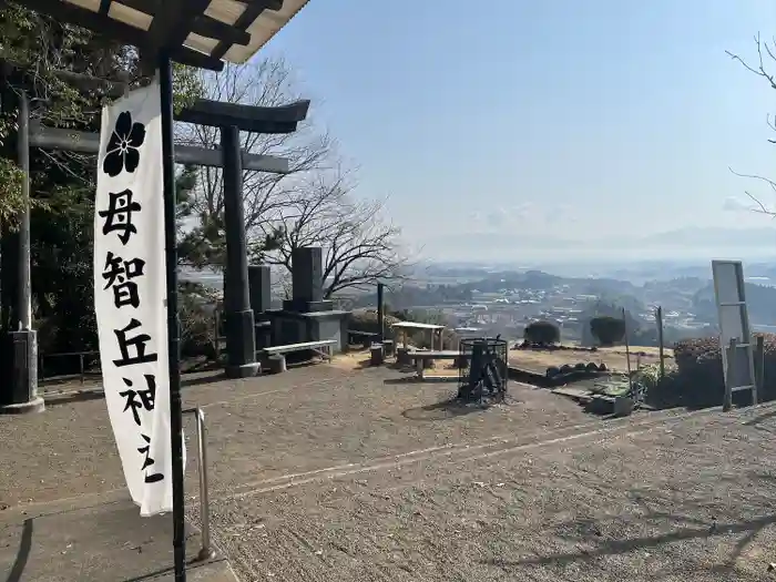 母智丘神社の建物その他