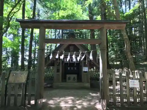 宝登山神社奥宮の鳥居