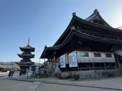 水間寺の{uncategorized: "未分類", other: "その他", undefined: "問題あり", building: "その他建物", grave: "お墓", sacred_gate: "鳥居", guardian: "狛犬", statue: "像", buddha: "仏像", history: "歴史", nature: "自然", garden: "庭園", animal: "動物", pagoda: "塔", temizu: "手水舎", mountain_gate: "山門・神門", sanctuary: "本殿・本堂", subordinate: "末社・摂社", art: "芸術", scenery: "景色", jizo: "地蔵", ema: "絵馬", goshuin: "御朱印", omikuji: "おみくじ", items: "授与品その他", amulet: "お守り", goshuincho: "御朱印帳", eats: "食事", festival: "お祭り", votive_dance: "神楽", shichigosan: "七五三参", wedding: "結婚式", experience: "体験その他", initially: "初詣", around: "周辺", anti_infection: "感染症対策"}
