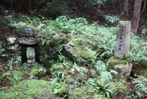 コツラノ清水の不動明王のその他建物