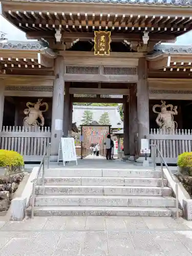 秋葉總本殿可睡斎の山門