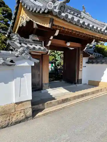 平林寺の山門