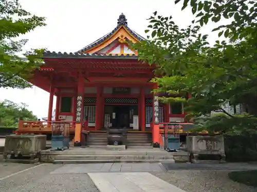 中山寺の本殿・本堂