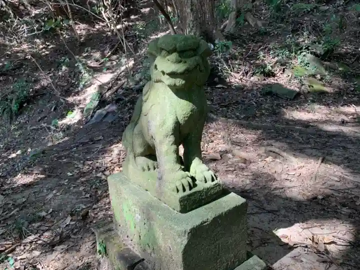 神社(名称不明)の狛犬