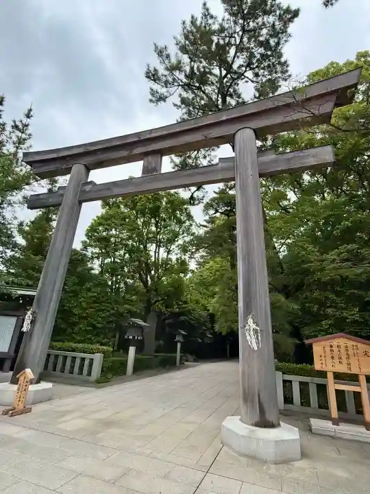 寒川神社の{uncategorized: "未分類", other: "その他", undefined: "問題あり", building: "その他建物", grave: "お墓", sacred_gate: "鳥居", guardian: "狛犬", statue: "像", buddha: "仏像", history: "歴史", nature: "自然", garden: "庭園", animal: "動物", pagoda: "塔", temizu: "手水舎", mountain_gate: "山門・神門", sanctuary: "本殿・本堂", subordinate: "末社・摂社", art: "芸術", scenery: "景色", jizo: "地蔵", ema: "絵馬", goshuin: "御朱印", omikuji: "おみくじ", items: "授与品その他", amulet: "お守り", goshuincho: "御朱印帳", eats: "食事", festival: "お祭り", votive_dance: "神楽", shichigosan: "七五三参", wedding: "結婚式", experience: "体験その他", initially: "初詣", around: "周辺", anti_infection: "感染症対策"}