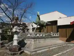 崋山神社の像