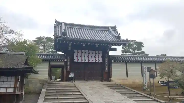 仁和寺の山門・神門