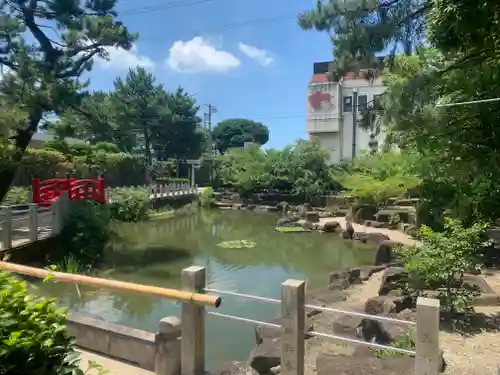 市原稲荷神社の庭園