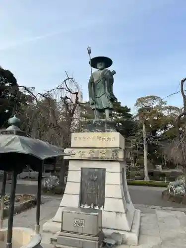 西新井大師総持寺の{uncategorized: "未分類", other: "その他", undefined: "問題あり", building: "その他建物", grave: "お墓", sacred_gate: "鳥居", guardian: "狛犬", statue: "像", buddha: "仏像", history: "歴史", nature: "自然", garden: "庭園", animal: "動物", pagoda: "塔", temizu: "手水舎", mountain_gate: "山門・神門", sanctuary: "本殿・本堂", subordinate: "末社・摂社", art: "芸術", scenery: "景色", jizo: "地蔵", ema: "絵馬", goshuin: "御朱印", omikuji: "おみくじ", items: "授与品その他", amulet: "お守り", goshuincho: "御朱印帳", eats: "食事", festival: "お祭り", votive_dance: "神楽", shichigosan: "七五三参", wedding: "結婚式", experience: "体験その他", initially: "初詣", around: "周辺", anti_infection: "感染症対策"}