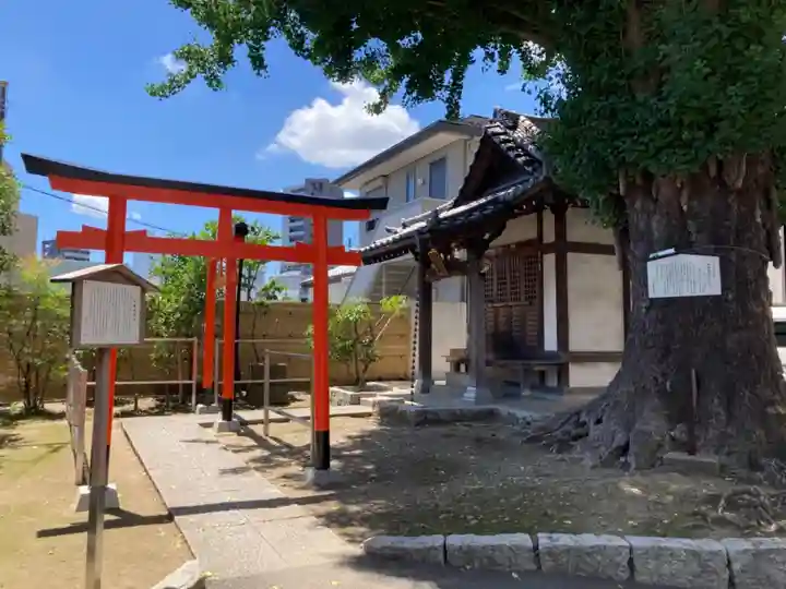 稼穡稲荷社の鳥居