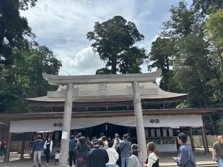 鹿島神宮の{uncategorized: "未分類", other: "その他", undefined: "問題あり", building: "その他建物", grave: "お墓", sacred_gate: "鳥居", guardian: "狛犬", statue: "像", buddha: "仏像", history: "歴史", nature: "自然", garden: "庭園", animal: "動物", pagoda: "塔", temizu: "手水舎", mountain_gate: "山門・神門", sanctuary: "本殿・本堂", subordinate: "末社・摂社", art: "芸術", scenery: "景色", jizo: "地蔵", ema: "絵馬", goshuin: "御朱印", omikuji: "おみくじ", items: "授与品その他", amulet: "お守り", goshuincho: "御朱印帳", eats: "食事", festival: "お祭り", votive_dance: "神楽", shichigosan: "七五三参", wedding: "結婚式", experience: "体験その他", initially: "初詣", around: "周辺", anti_infection: "感染症対策"}