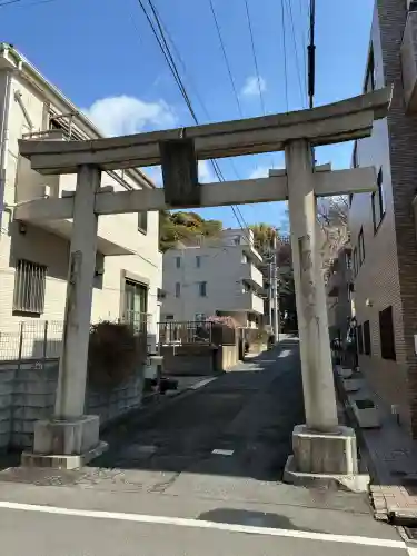 若宮八幡宮の{uncategorized: "未分類", other: "その他", undefined: "問題あり", building: "その他建物", grave: "お墓", sacred_gate: "鳥居", guardian: "狛犬", statue: "像", buddha: "仏像", history: "歴史", nature: "自然", garden: "庭園", animal: "動物", pagoda: "塔", temizu: "手水舎", mountain_gate: "山門・神門", sanctuary: "本殿・本堂", subordinate: "末社・摂社", art: "芸術", scenery: "景色", jizo: "地蔵", ema: "絵馬", goshuin: "御朱印", omikuji: "おみくじ", items: "授与品その他", amulet: "お守り", goshuincho: "御朱印帳", eats: "食事", festival: "お祭り", votive_dance: "神楽", shichigosan: "七五三参", wedding: "結婚式", experience: "体験その他", initially: "初詣", around: "周辺", anti_infection: "感染症対策"}
