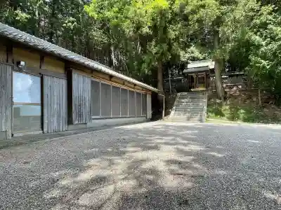 稲荷神社 (甲南町稗谷)の{uncategorized: "未分類", other: "その他", undefined: "問題あり", building: "その他建物", grave: "お墓", sacred_gate: "鳥居", guardian: "狛犬", statue: "像", buddha: "仏像", history: "歴史", nature: "自然", garden: "庭園", animal: "動物", pagoda: "塔", temizu: "手水舎", mountain_gate: "山門・神門", sanctuary: "本殿・本堂", subordinate: "末社・摂社", art: "芸術", scenery: "景色", jizo: "地蔵", ema: "絵馬", goshuin: "御朱印", omikuji: "おみくじ", items: "授与品その他", amulet: "お守り", goshuincho: "御朱印帳", eats: "食事", festival: "お祭り", votive_dance: "神楽", shichigosan: "七五三参", wedding: "結婚式", experience: "体験その他", initially: "初詣", around: "周辺", anti_infection: "感染症対策"}