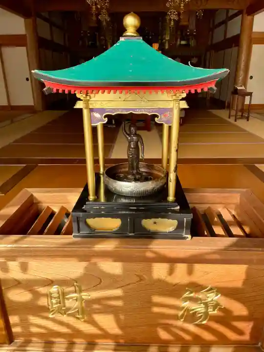 徳林寺の{uncategorized: "未分類", other: "その他", undefined: "問題あり", building: "その他建物", grave: "お墓", sacred_gate: "鳥居", guardian: "狛犬", statue: "像", buddha: "仏像", history: "歴史", nature: "自然", garden: "庭園", animal: "動物", pagoda: "塔", temizu: "手水舎", mountain_gate: "山門・神門", sanctuary: "本殿・本堂", subordinate: "末社・摂社", art: "芸術", scenery: "景色", jizo: "地蔵", ema: "絵馬", goshuin: "御朱印", omikuji: "おみくじ", items: "授与品その他", amulet: "お守り", goshuincho: "御朱印帳", eats: "食事", festival: "お祭り", votive_dance: "神楽", shichigosan: "七五三参", wedding: "結婚式", experience: "体験その他", initially: "初詣", around: "周辺", anti_infection: "感染症対策"}