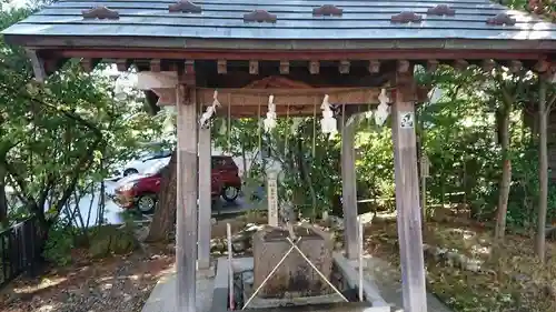 三社神社の手水舎