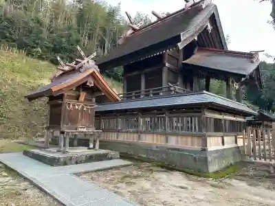 揖夜神社の{uncategorized: "未分類", other: "その他", undefined: "問題あり", building: "その他建物", grave: "お墓", sacred_gate: "鳥居", guardian: "狛犬", statue: "像", buddha: "仏像", history: "歴史", nature: "自然", garden: "庭園", animal: "動物", pagoda: "塔", temizu: "手水舎", mountain_gate: "山門・神門", sanctuary: "本殿・本堂", subordinate: "末社・摂社", art: "芸術", scenery: "景色", jizo: "地蔵", ema: "絵馬", goshuin: "御朱印", omikuji: "おみくじ", items: "授与品その他", amulet: "お守り", goshuincho: "御朱印帳", eats: "食事", festival: "お祭り", votive_dance: "神楽", shichigosan: "七五三参", wedding: "結婚式", experience: "体験その他", initially: "初詣", around: "周辺", anti_infection: "感染症対策"}