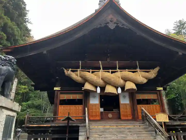 諏訪大社下社秋宮の本殿・本堂