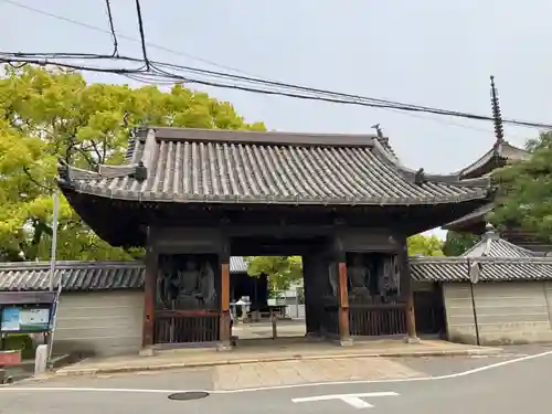 斑鳩寺の山門